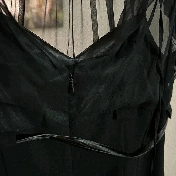 Tahari black dress size 10P (petite) - Picture 6 of 9